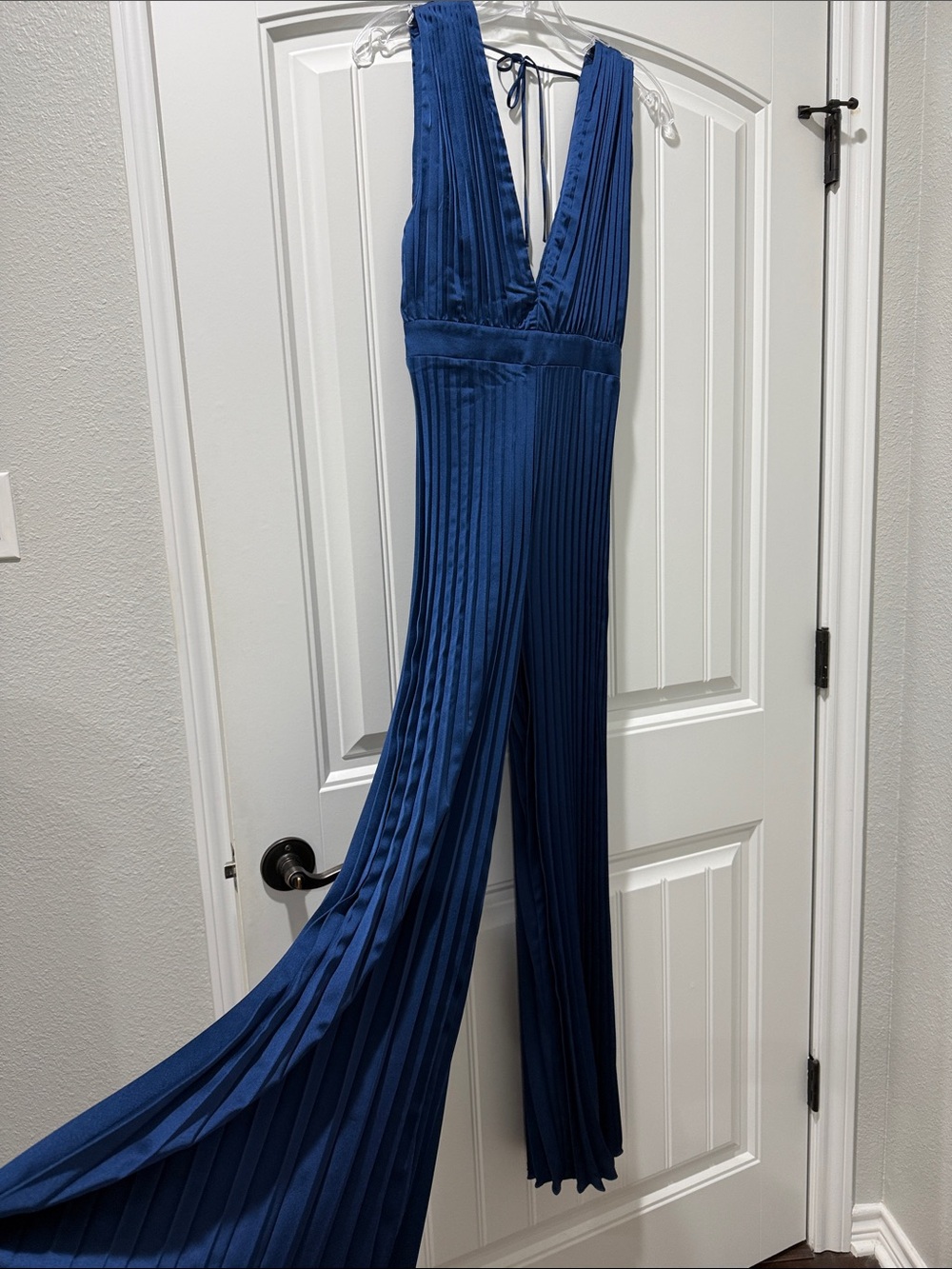 Abercrombie & Fitch Navy Plunging V-Neck Pleated Jumpsuit - Picture 5 of 6